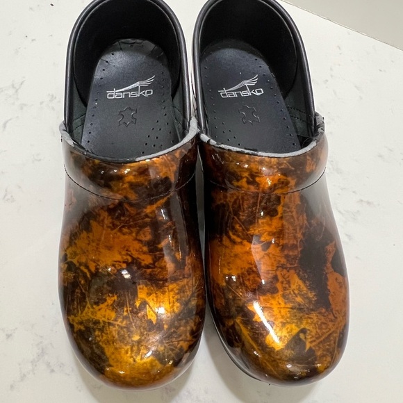 Brown and Black Clogs - Picture 13 of 16